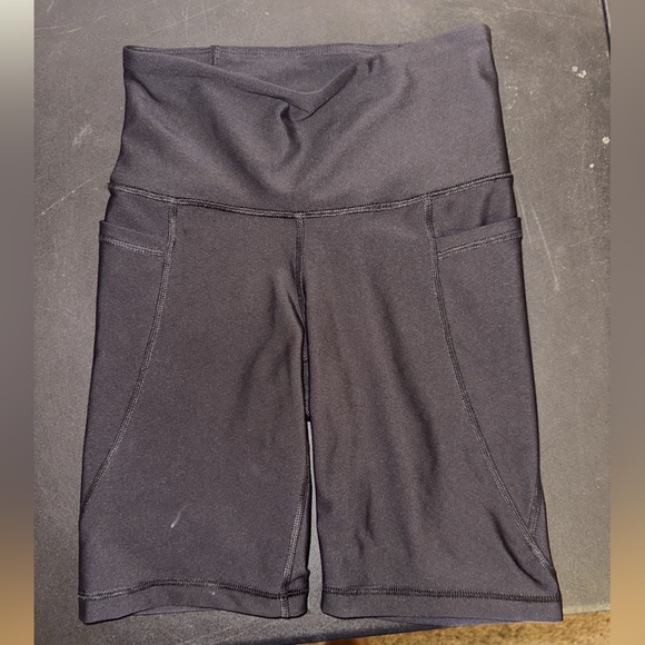 Old Navy Black Women’s Bike Shorts - Picture 1 of 3